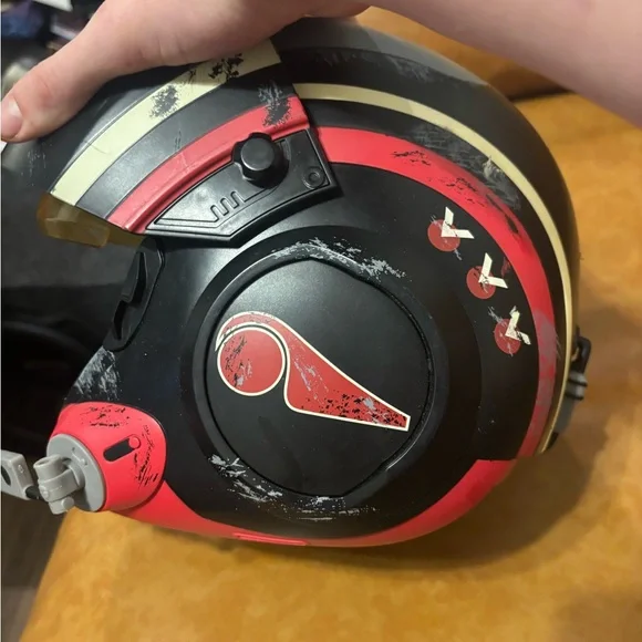 NEW Disney Parks Star Wars Galaxy's Edge Black Poe X-Wing Pilot Helmet W/Sounds - Picture 4 of 11